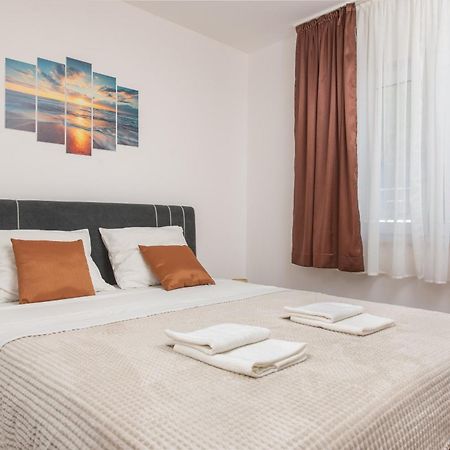 Apartments Iva มารีนา ภายนอก รูปภาพ